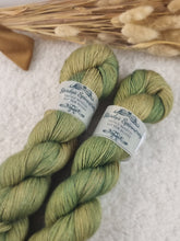 Lade das Bild in den Galerie-Viewer, Kathmandu (Camel/Silk) - Summer Moss
