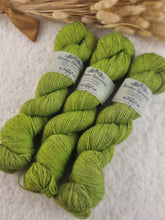 Lade das Bild in den Galerie-Viewer, Yak Sock - Neon
