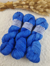 Lade das Bild in den Galerie-Viewer, Merino Silk Sock - Royal Ink
