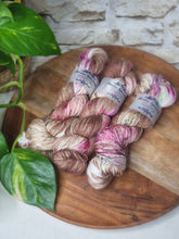 Lade das Bild in den Galerie-Viewer, Merino Silk Sock - Weihnachten 2025 (Lebkuchen)
