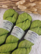 Lade das Bild in den Galerie-Viewer, Yak Sock - Neon
