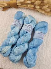 Lade das Bild in den Galerie-Viewer, Merino Silk Sock - Sommerhimmel

