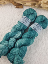 Lade das Bild in den Galerie-Viewer, Platinum Sock - Emerald
