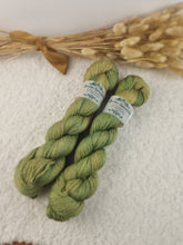 Lade das Bild in den Galerie-Viewer, Kathmandu (Camel/Silk) - Summer Moss
