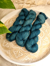 Lade das Bild in den Galerie-Viewer, Yak Sock - Emerald
