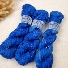 Lade das Bild in den Galerie-Viewer, Donegal Tweed - Royal Ink
