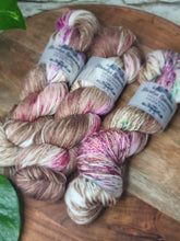 Lade das Bild in den Galerie-Viewer, Merino Silk Sock - Weihnachten 2025 (Lebkuchen)
