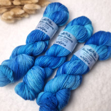 Lade das Bild in den Galerie-Viewer, Platinum Sock - Waves
