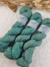Lade das Bild in den Galerie-Viewer, Yak Sock - Soft Emerald
