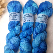 Lade das Bild in den Galerie-Viewer, Platinum Sock - Waves
