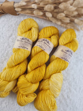 Lade das Bild in den Galerie-Viewer, Merino Silk Sock - Sunflower
