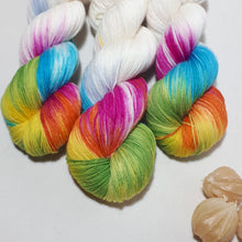 Lade das Bild in den Galerie-Viewer, Merino Sparkle - &quot;White Rainbow&quot;
