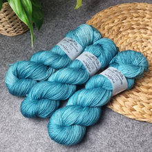 Lade das Bild in den Galerie-Viewer, Silky HT - Emerald
