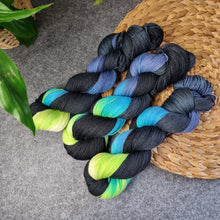 Lade das Bild in den Galerie-Viewer, Platinum Sock - Dark Aurora
