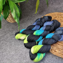 Lade das Bild in den Galerie-Viewer, Platinum Sock - Dark Aurora
