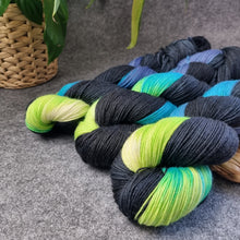 Lade das Bild in den Galerie-Viewer, Platinum Sock - Dark Aurora
