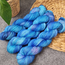 Lade das Bild in den Galerie-Viewer, Platinum Sock - Deep Sea Diving
