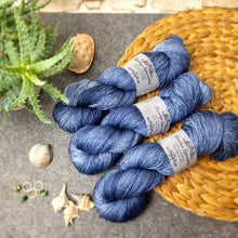 Lade das Bild in den Galerie-Viewer, Merino Silk Sock - Lieblingsjeans
