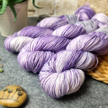 Lade das Bild in den Galerie-Viewer, Platinum Sock Six - Lavendelfeld (6-fach)
