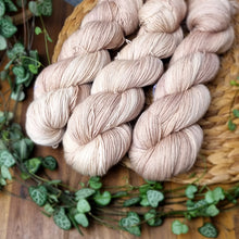Lade das Bild in den Galerie-Viewer, Rustic Sock (BFL) - Sandelholz
