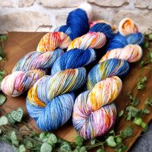 Lade das Bild in den Galerie-Viewer, Platinum Sock - Gardenpond
